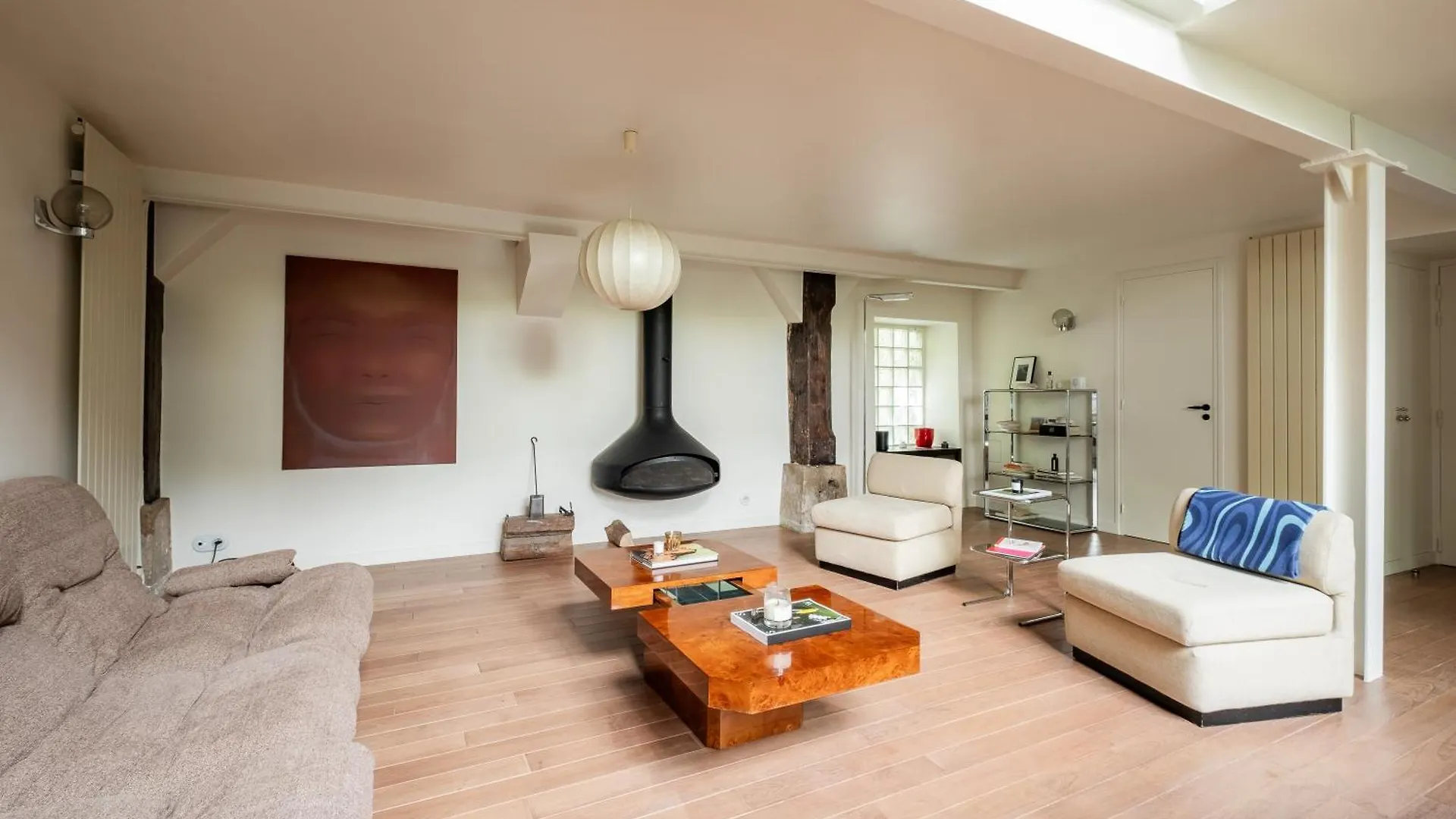 Apartment Veeve - Soaring Ceilings, Wondrous Windows