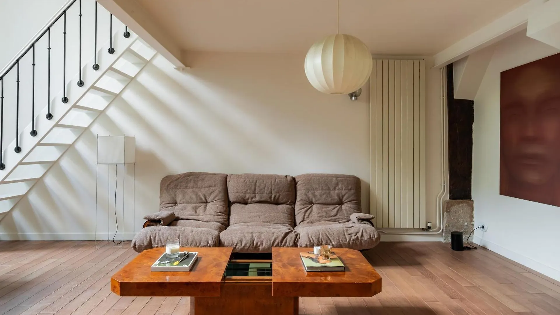 Apartment Veeve - Soaring Ceilings, Wondrous Windows *