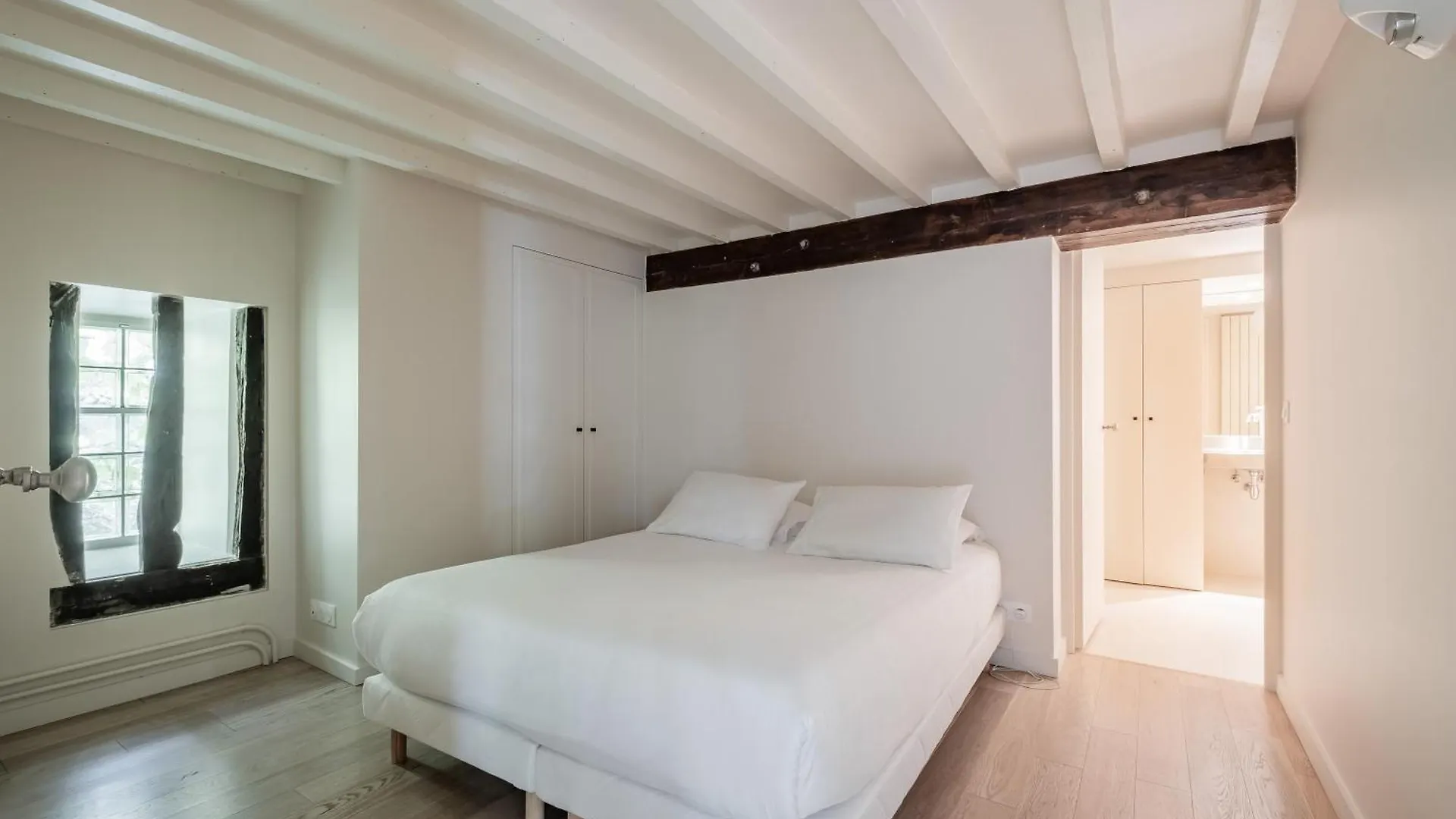 Veeve - Soaring Ceilings, Wondrous Windows باريس